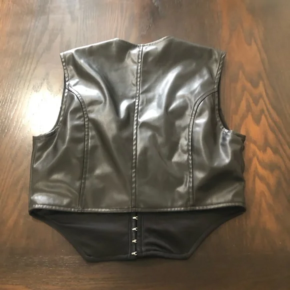 AKIRA Black AYLA Faux Leather Corset Crop Top size Medium moto biker-core goth - Picture 9 of 16
